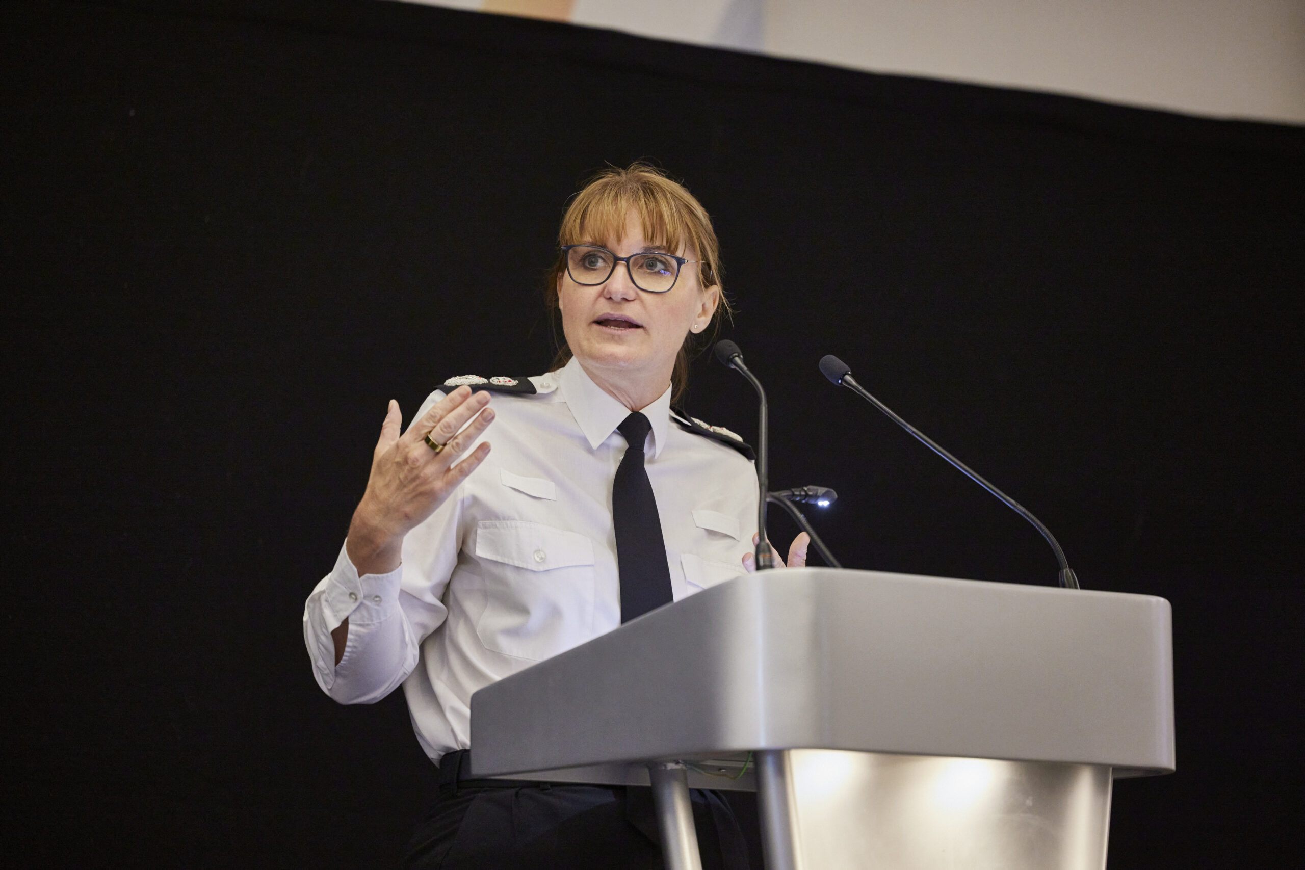 Acting Chief Constable Sam de Reya stands at the podium and addresses the conference