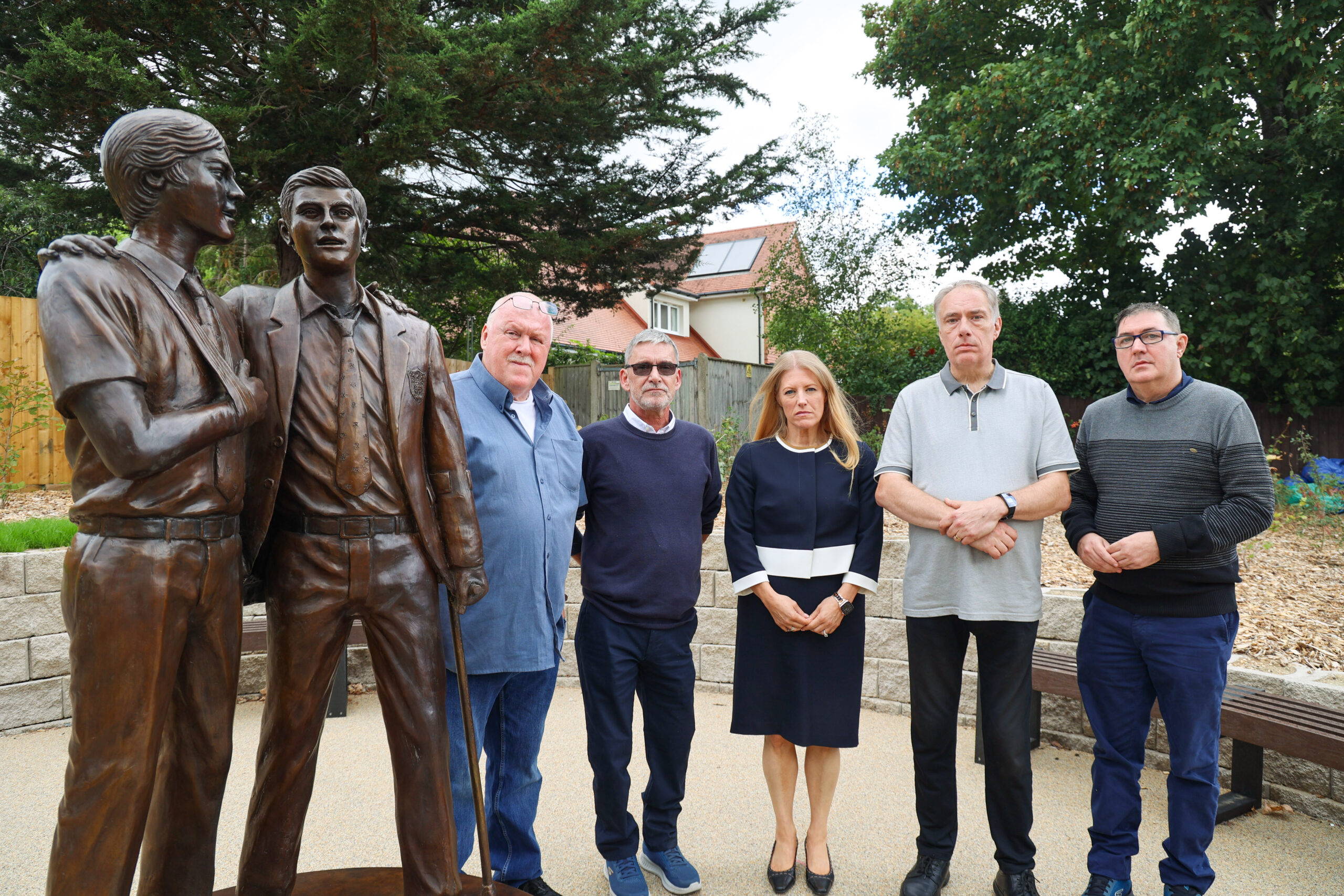PCC Donna Jones standing with Gary Webster, Steve Nicholls, Richard Warwick and Adrian Goodyear alongside the bronze statue
